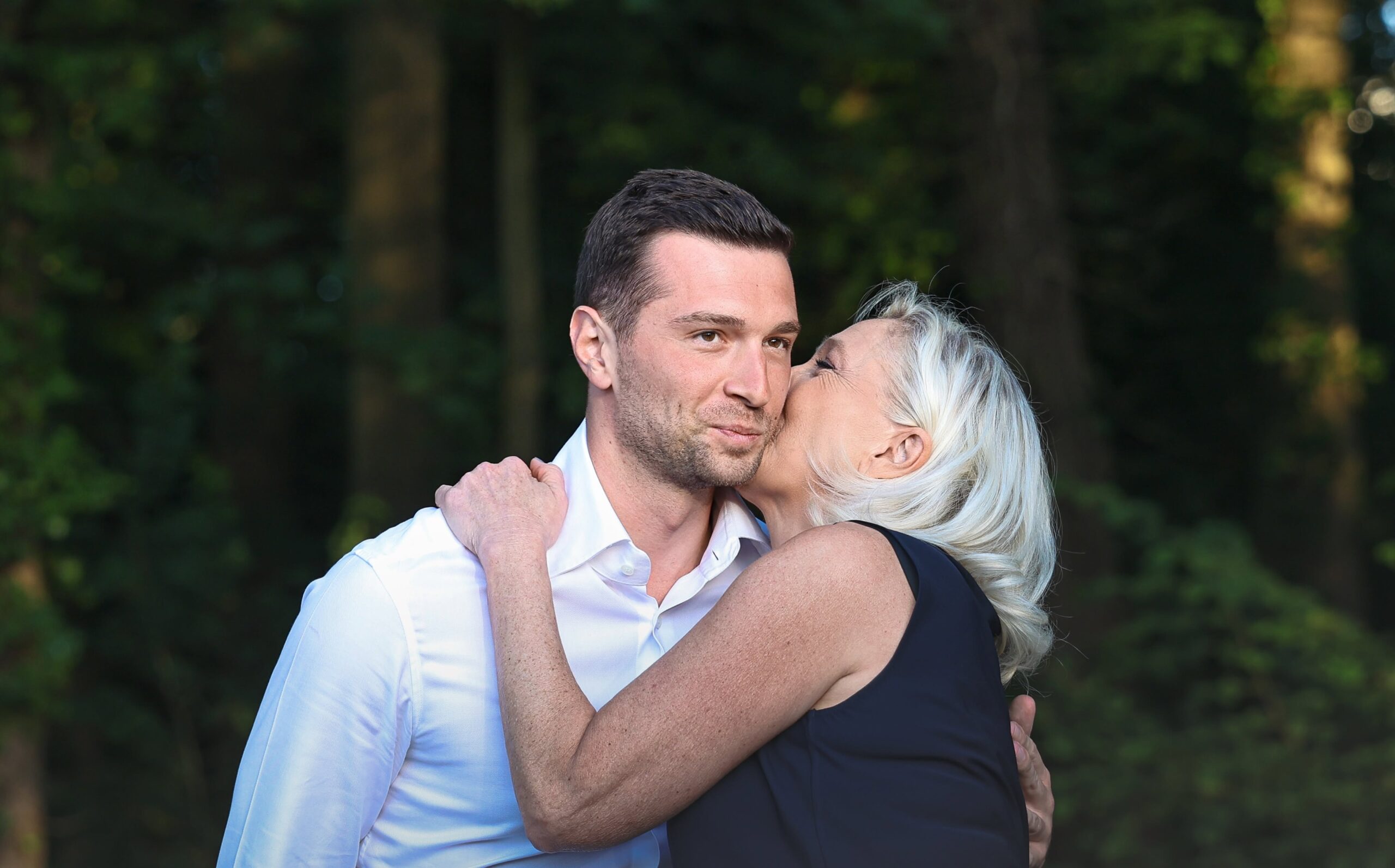 Lidera partidului Reunirea Națională (RN, dreapta populistă/extremă) Marine Le Pen va putea, teoretic, candida la alegerile prezidențiale din Franța din 2027. Justiția a confirmat sentința de ineligibilitate pronunțată anul trecut împotriva ei, dar a scurtat-o