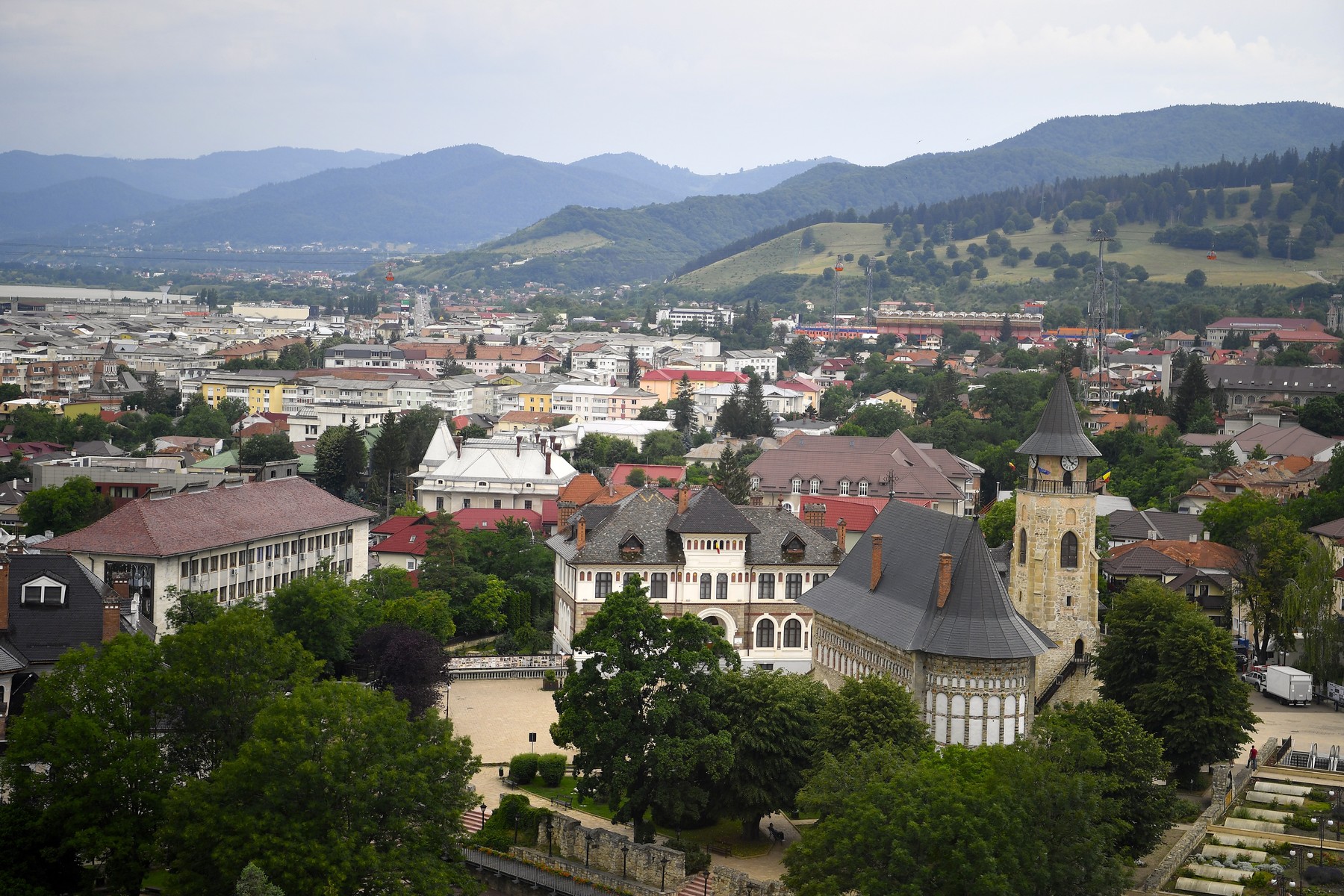 22 de proiecte nerambursabile pentru Piatra Neamț în valoare de 687 de milioane de lei / Vizează infrastructura rutieră, educaţia, turismul şi agrementul, sectorul social şi sănătatea