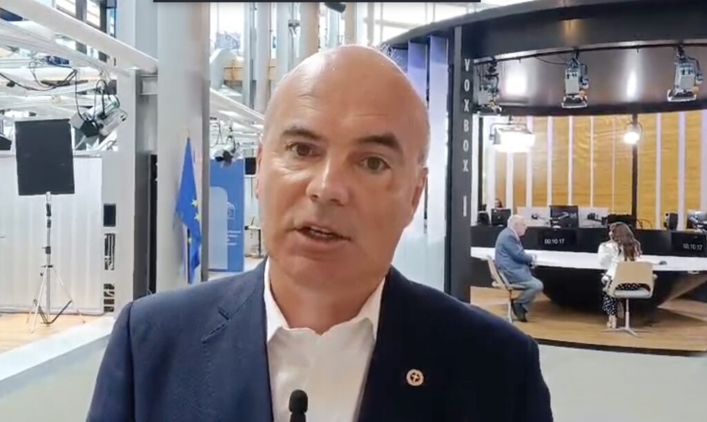 Rareș Bogdan: Dacă mâine PSD ar anunța că votează un guvern cu Bolojan premier sunt absolut convins că n-ar mai exista nicio rezoluție anti-PSD. Bolojan e agentul AUR, singurul partid care crește electoral