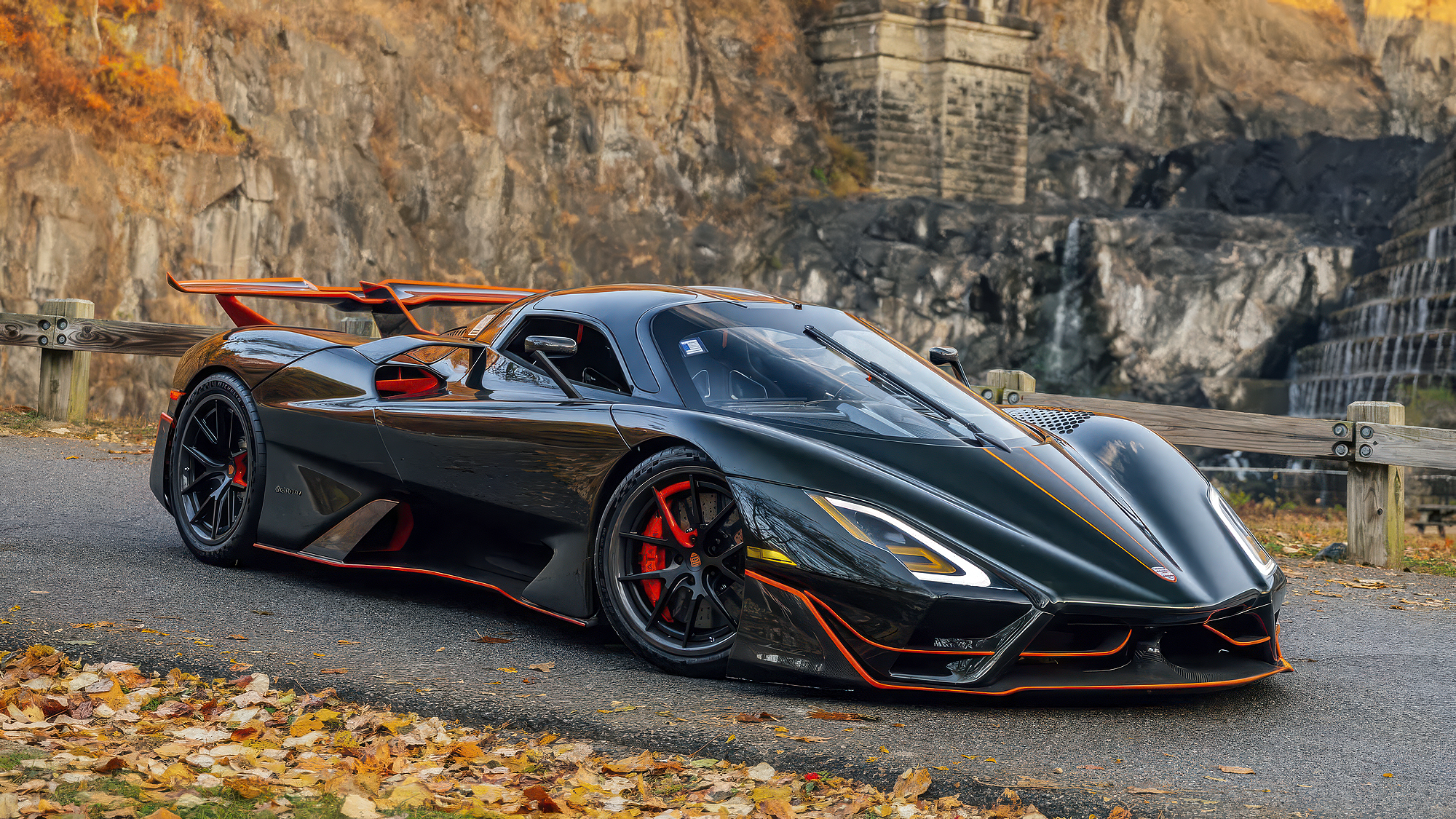 Mașini de sute de milioane de euro, în paradă pe Transfăgărășan /  Drumul se închide luni pentru Custom Cars Society / La eveniment e așteptat și un SSC Tuatara Aggressor, autpoturism unic în lume, cu peste 2.200 CP