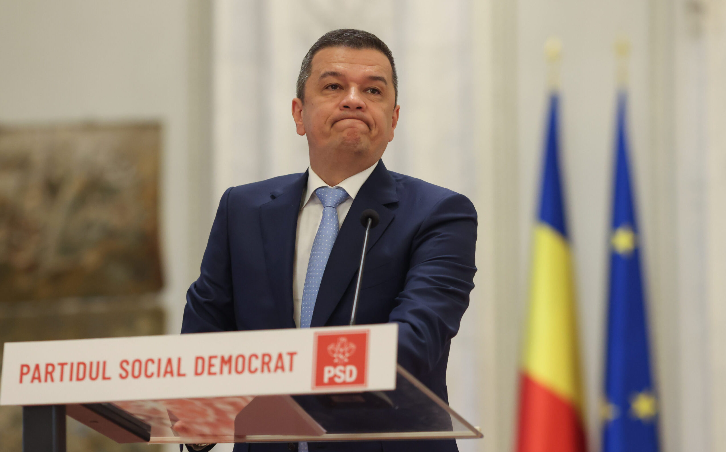 Sorin Grindeanu anunță că alegerile anticipate ar putea avea loc în toamnă și ”ar arunca în instabilitate continuă scena politică şi economică”. El spune că PSD e în opoziție și nu va vota legile necesare pentru banii din PNRR în forma trimisă de guvernul Bolojan