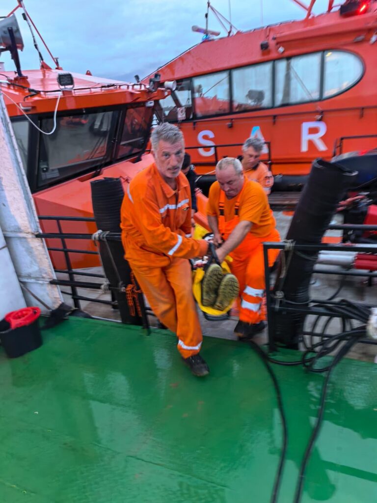 SURSE | Unul dintre marinarii răniți de drona care a lovit petrolierul Gas Lisbon a murit / Avea arsuri de 30% pe față, inclusiv pe căile aeriene