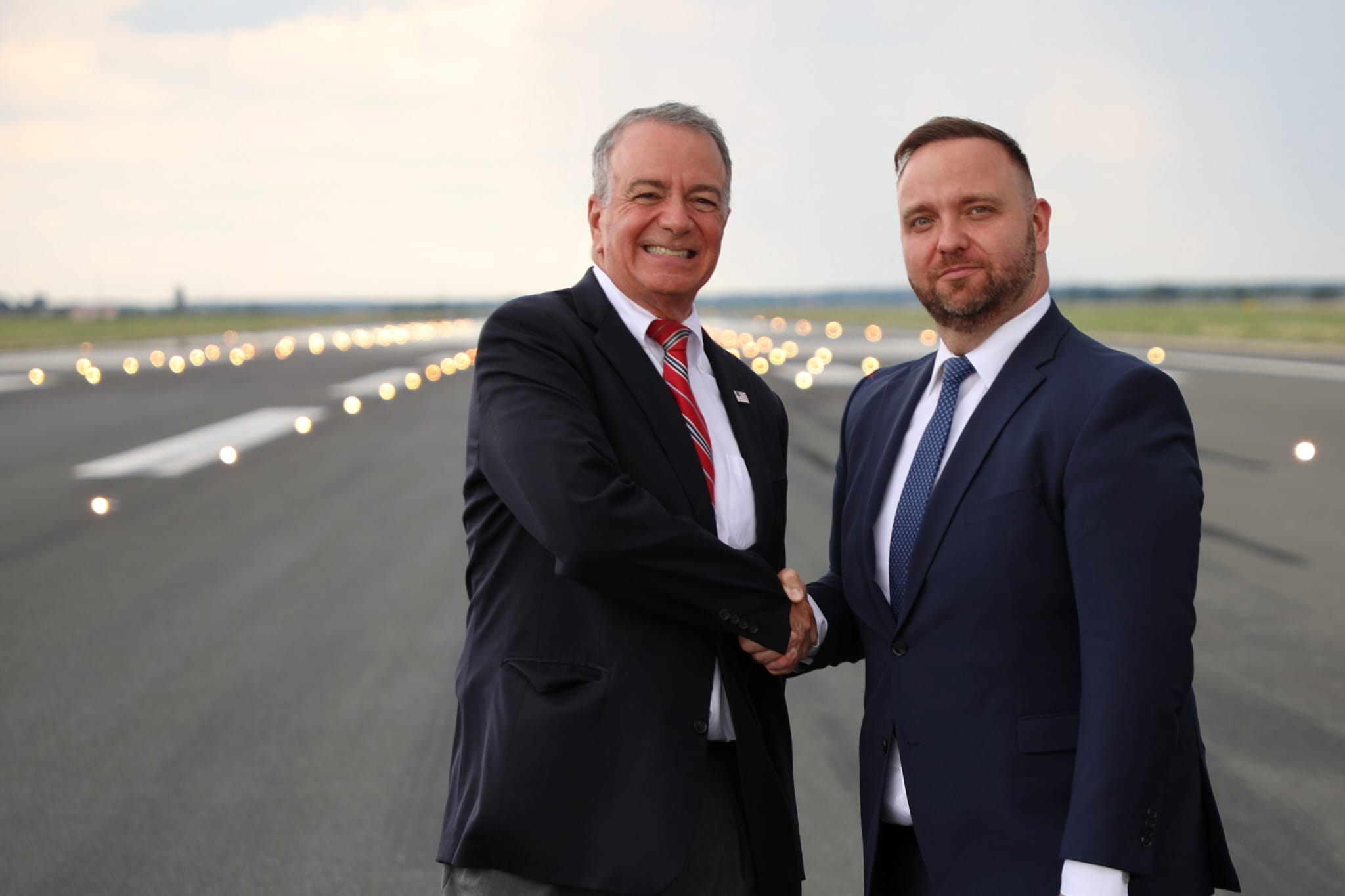 Directorul general al Companiei Naționale Aeroporturi București s-a întâlnit cu ambasadorul Statelor Unite ale Americii în România / Vizita ambasadorului SUA, un nou pas în consolidarea cooperării în domeniul aviației