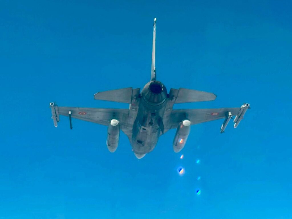 GALERIE FOTO Imagini din timpul misiunii avioanelor F-16 împtriva dronelor / ”Reperat, identificat, angajat și neutralizat!”