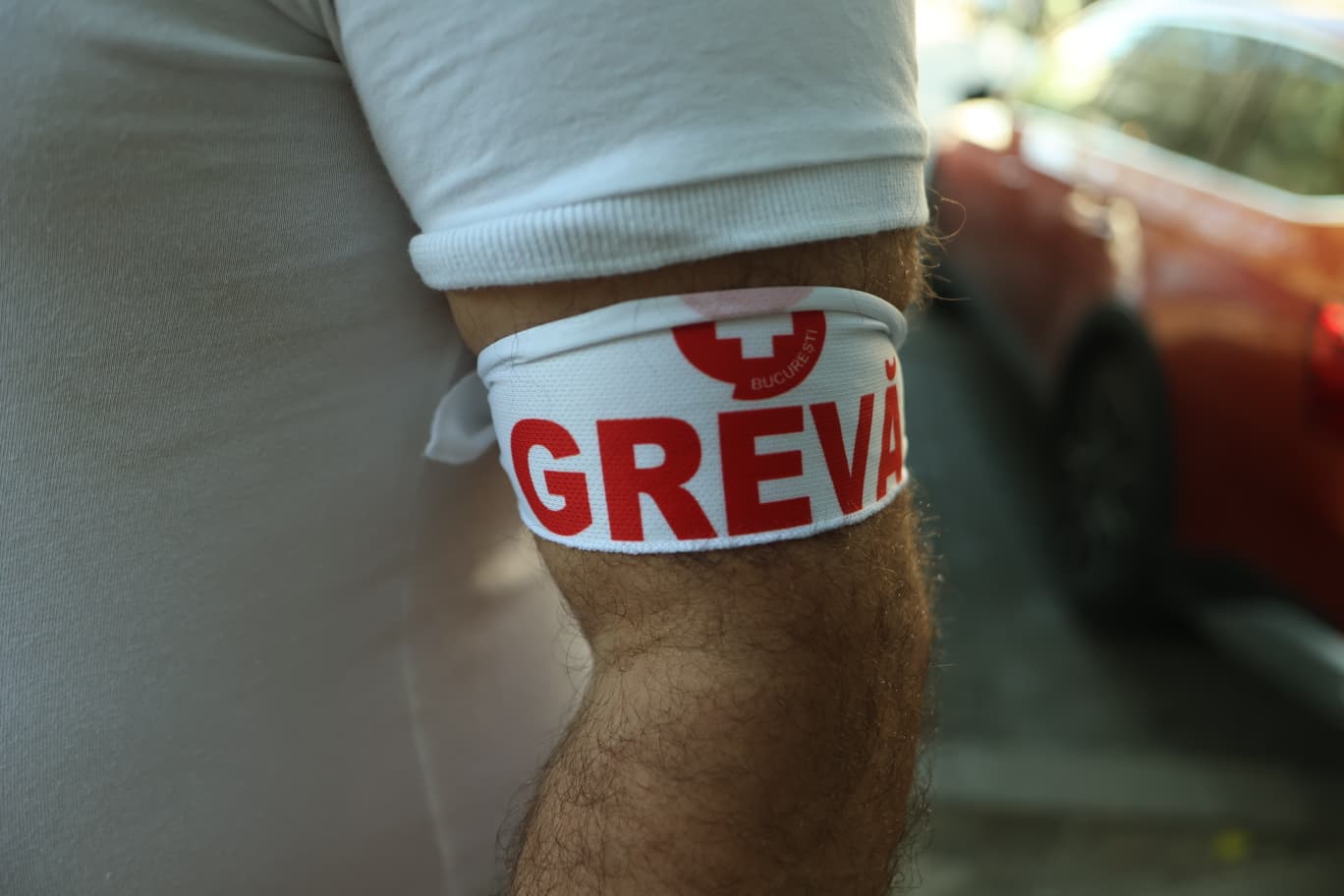 Greva generală din sănătate nu e generală: Doar o parte din sindicaliștii de la Federația Sanitas au protestat. În multe spitale nimeni nu a întrerupt lucrul / Sindicaliștii de la „Solidaritatea Sanitară” nu sunt în grevă, spun că veniturile majorității angajaților vor crește prin legea salarizării, dar negociază unele puncte