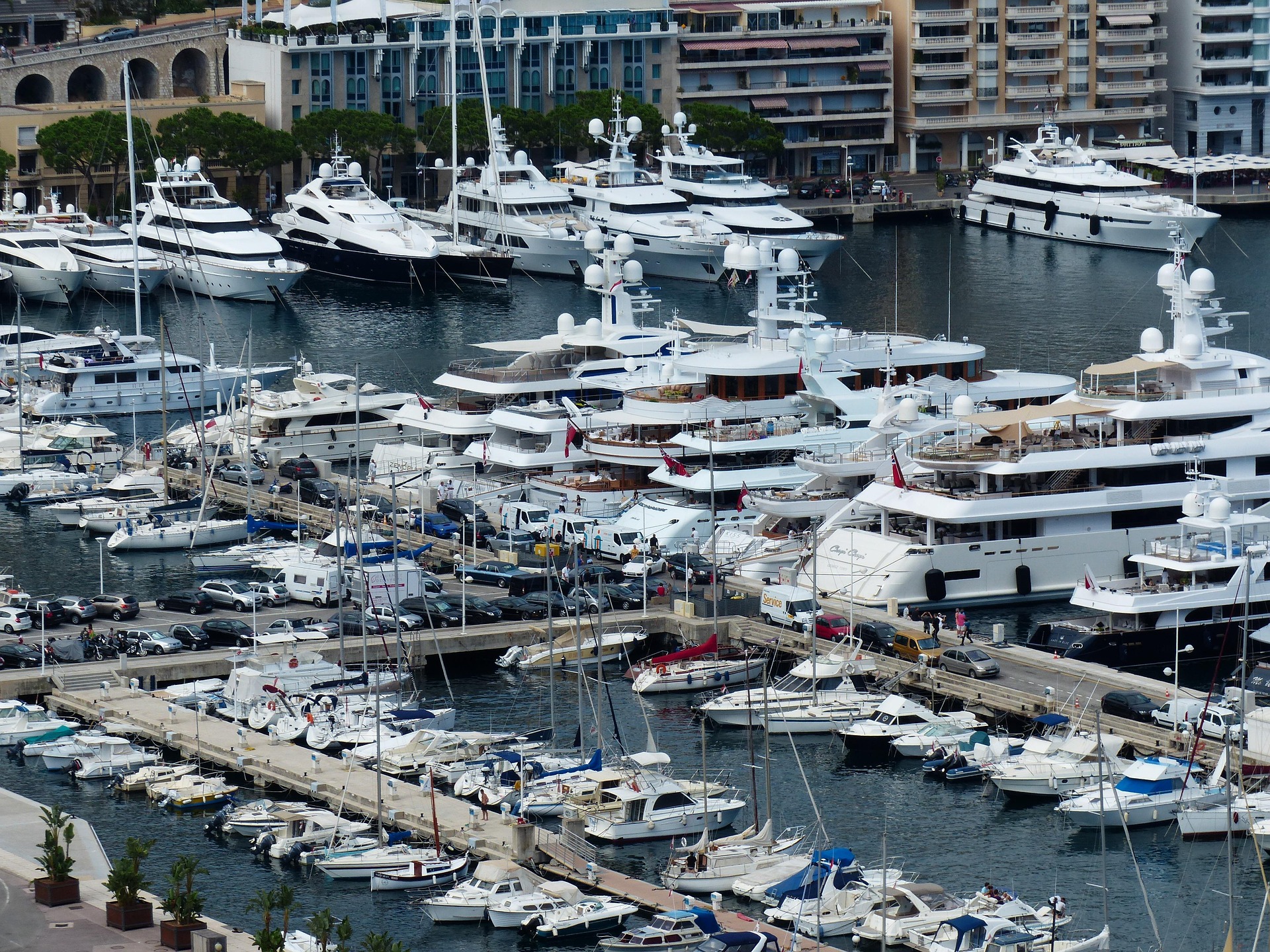 „Batalionul Monaco”: cine sunt oligarhii ucraineni care fug, ca Ermolaev? / Sunt aproape 100 de parlamentari și oligarhi ucraineni care s-au refugiat la Monaco, Monte Carlo și Nisa
