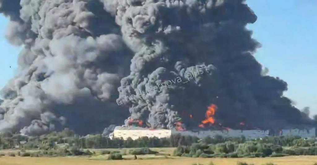 VIDEO Incendiu major în regiunea Moscovei după un atac ucrainean cu drone asupra unui depozit de petrol