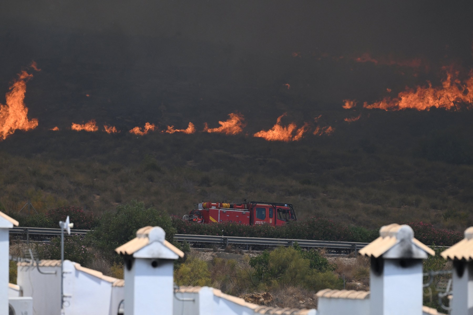 Mesaj al președintelui Nicușor Dan în urma incendiilor devastatoare din Spania care au ucis cel puțin 12 persoane: „România își exprimă solidaritatea cu Spania și cu poporul spaniol în aceste momente dureroase”