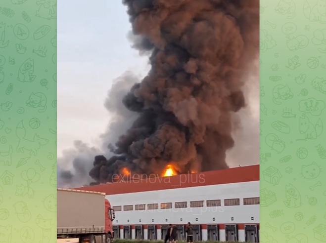 VIDEO | Ucraina a bombardat masiv în centrul logisticii Rusiei: Incendiu în Wildberries, ”eMagul” rusesc
