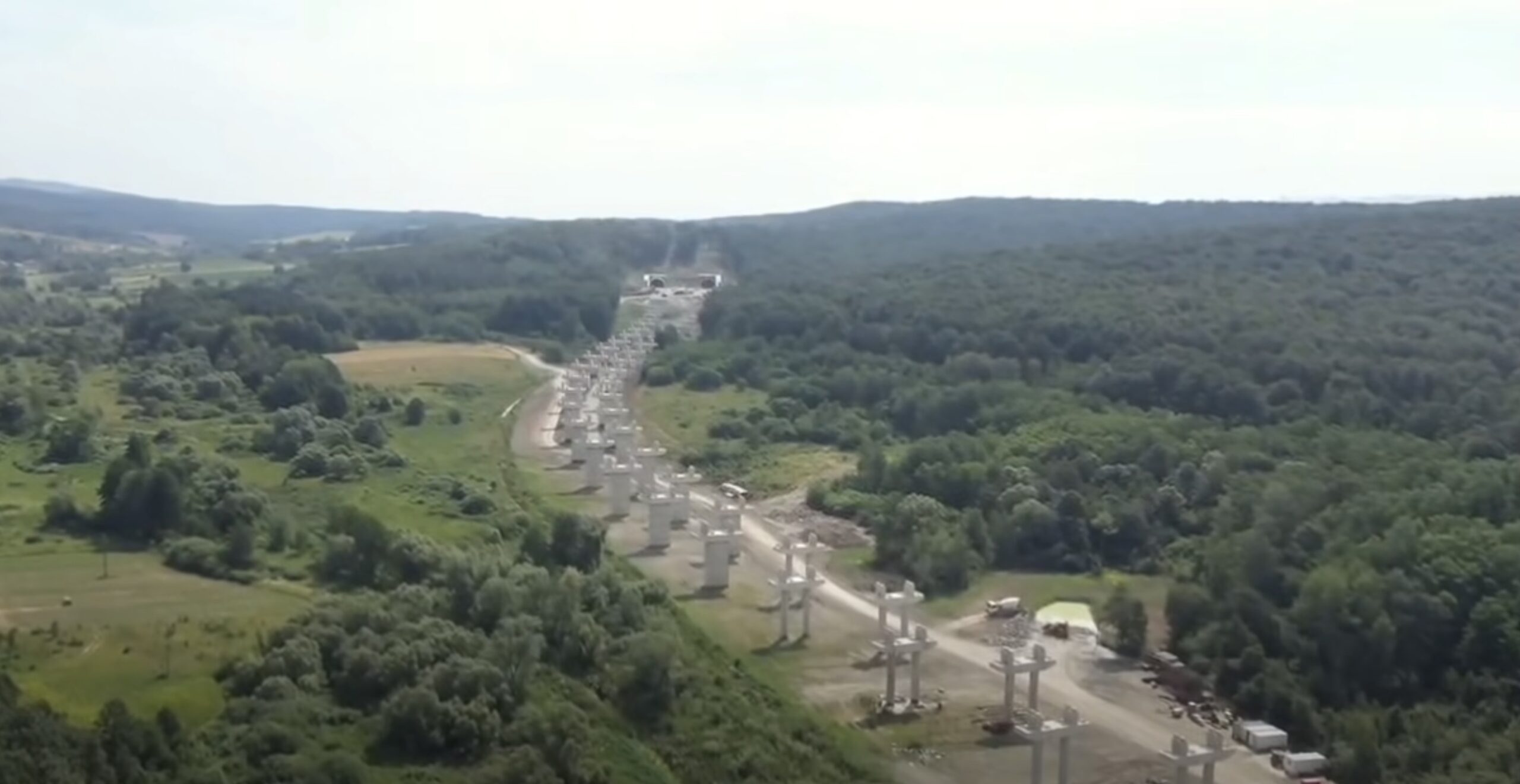 VIDEO Autostrada „verigă lipsă” prinde contur: Secțiunea Margina-Holdea a ajuns la un progres de 68% / Mobilizare masivă pentru finalizarea tunelurilor de pe A1