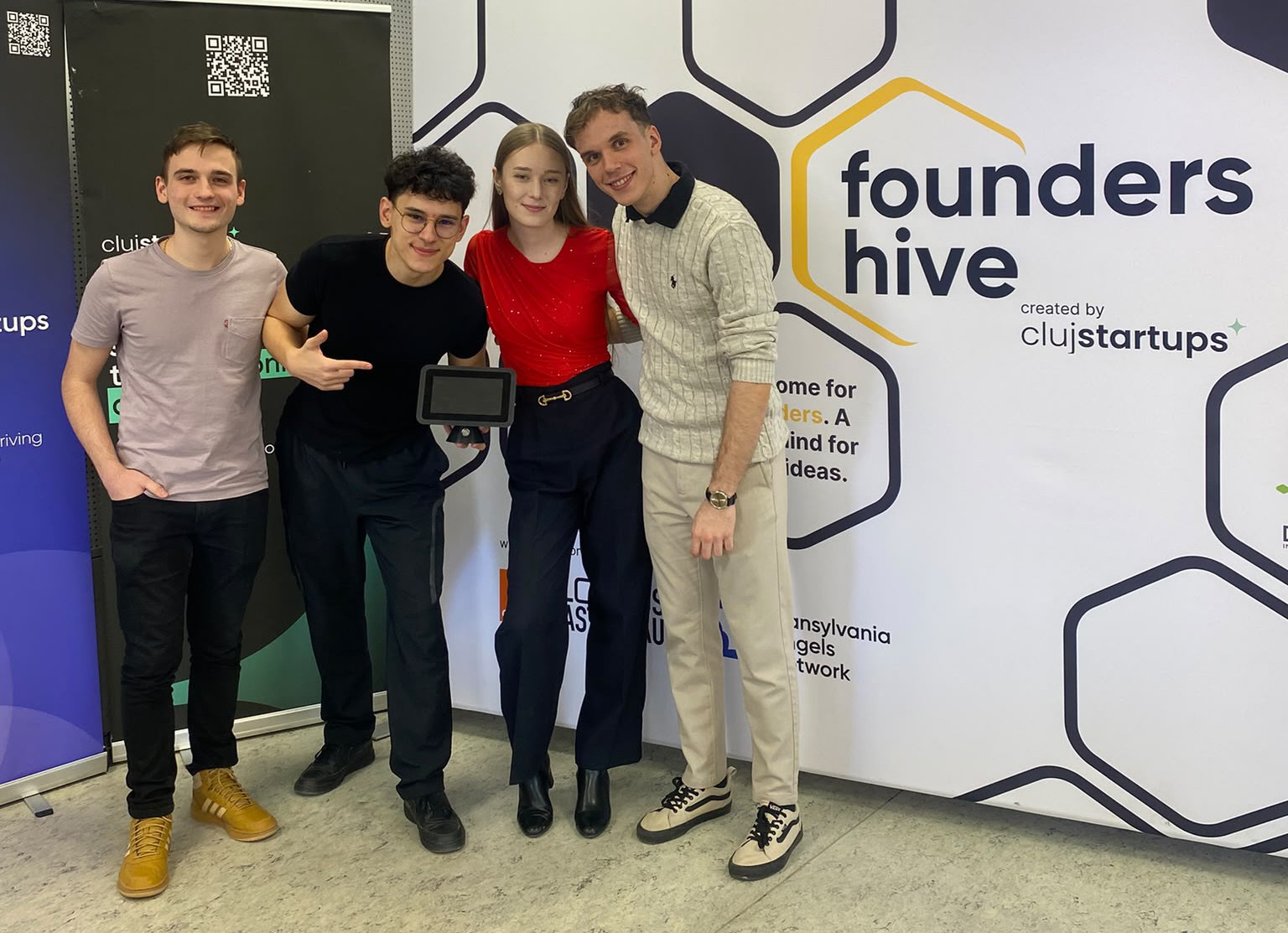 Inovație la Cluj: Patru studenți au creat Nabu, „antrenorul” de cuplu bazat pe inteligență artificială / Îi învață pe parteneri să comunice