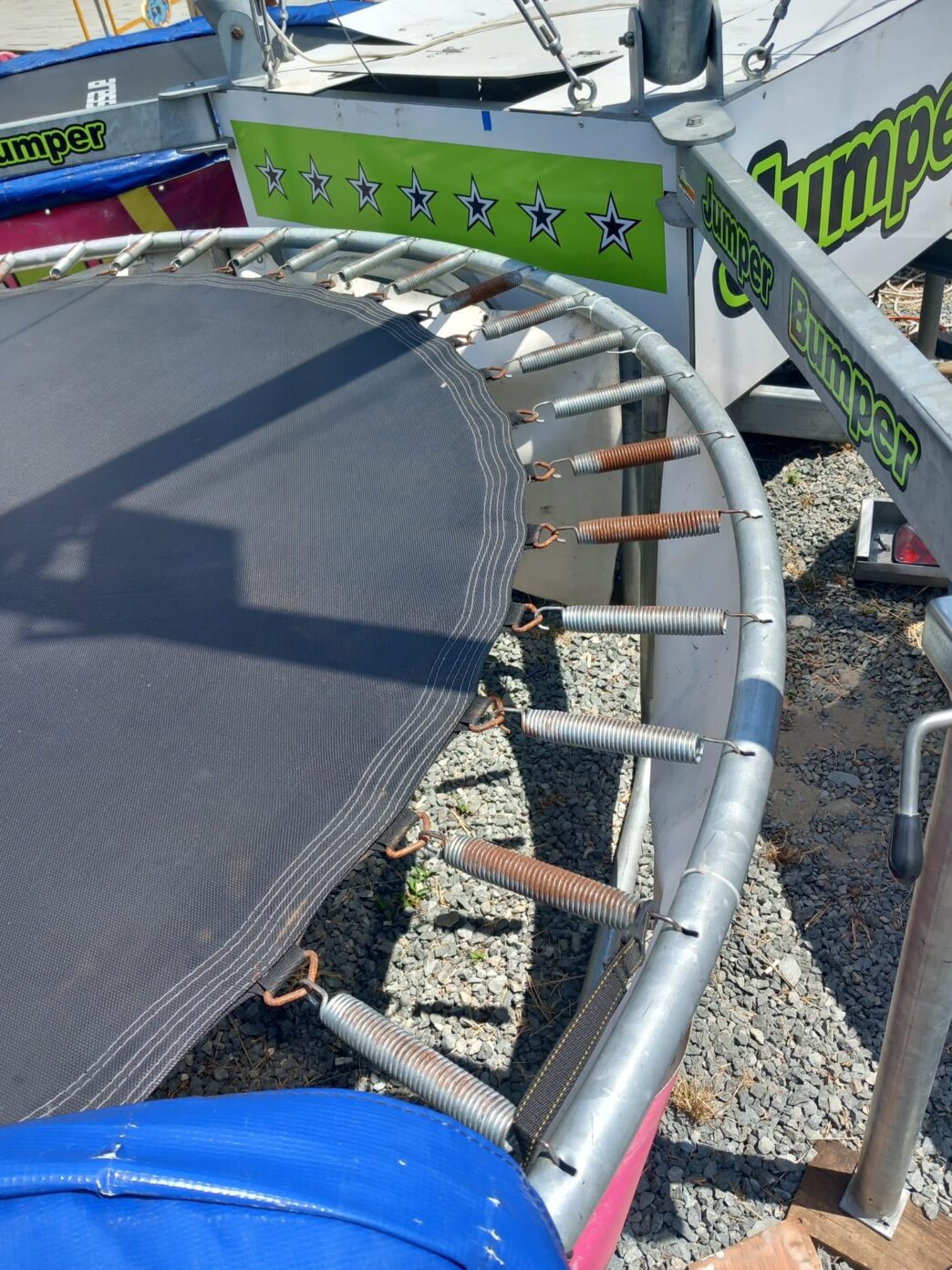 VIDEO FOTO | Parcul de distracții din Costinești, închis temporar / Protecția Consumatorilor: Echipamente degradate, sprijinte pe structuri improvizate din lemn și instalații electrice cu deficiențe majore