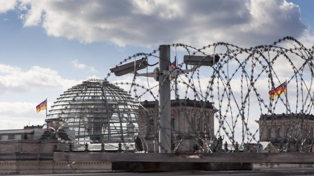 Rusia a compromis camere de supraveghere conectate la internet pentru a spiona transporturi militare NATO, avertizează serviciile secrete olandeze