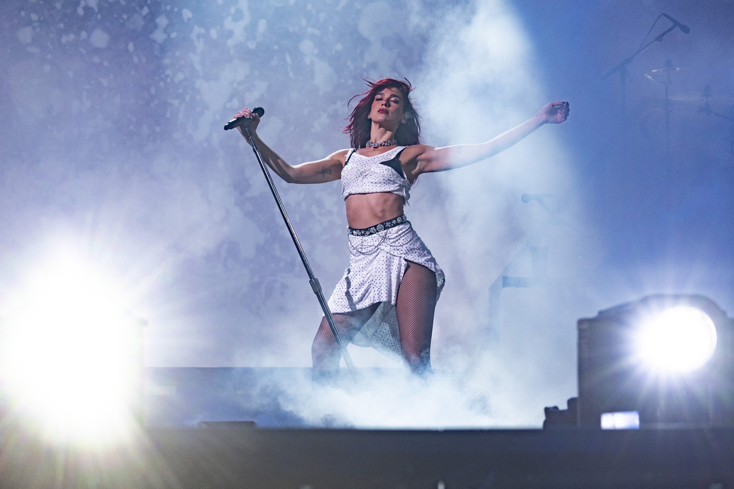 Dua Lipa susține protestele din Albania împotriva unui proiect turistic al familiei Trump