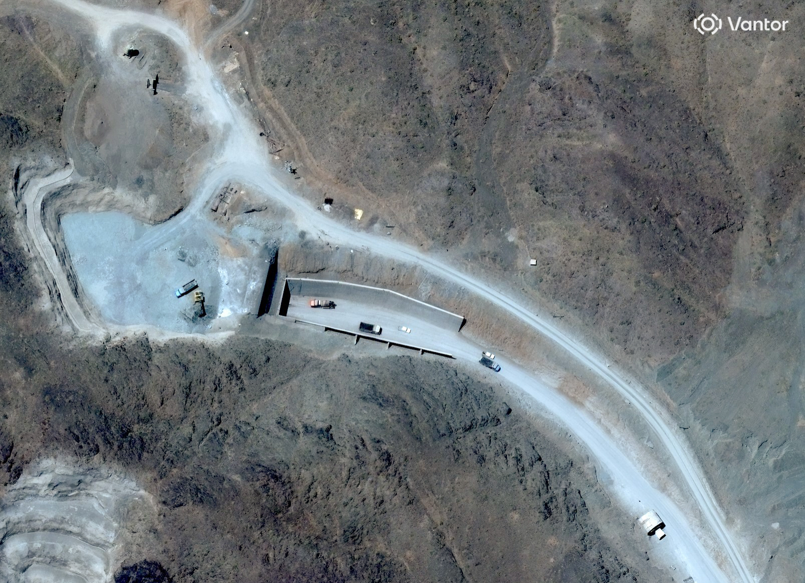 WSJ: Israelul suspectează că Iranul a mutat mii de centrifuge nucleare sub „Muntele Târnăcopului”