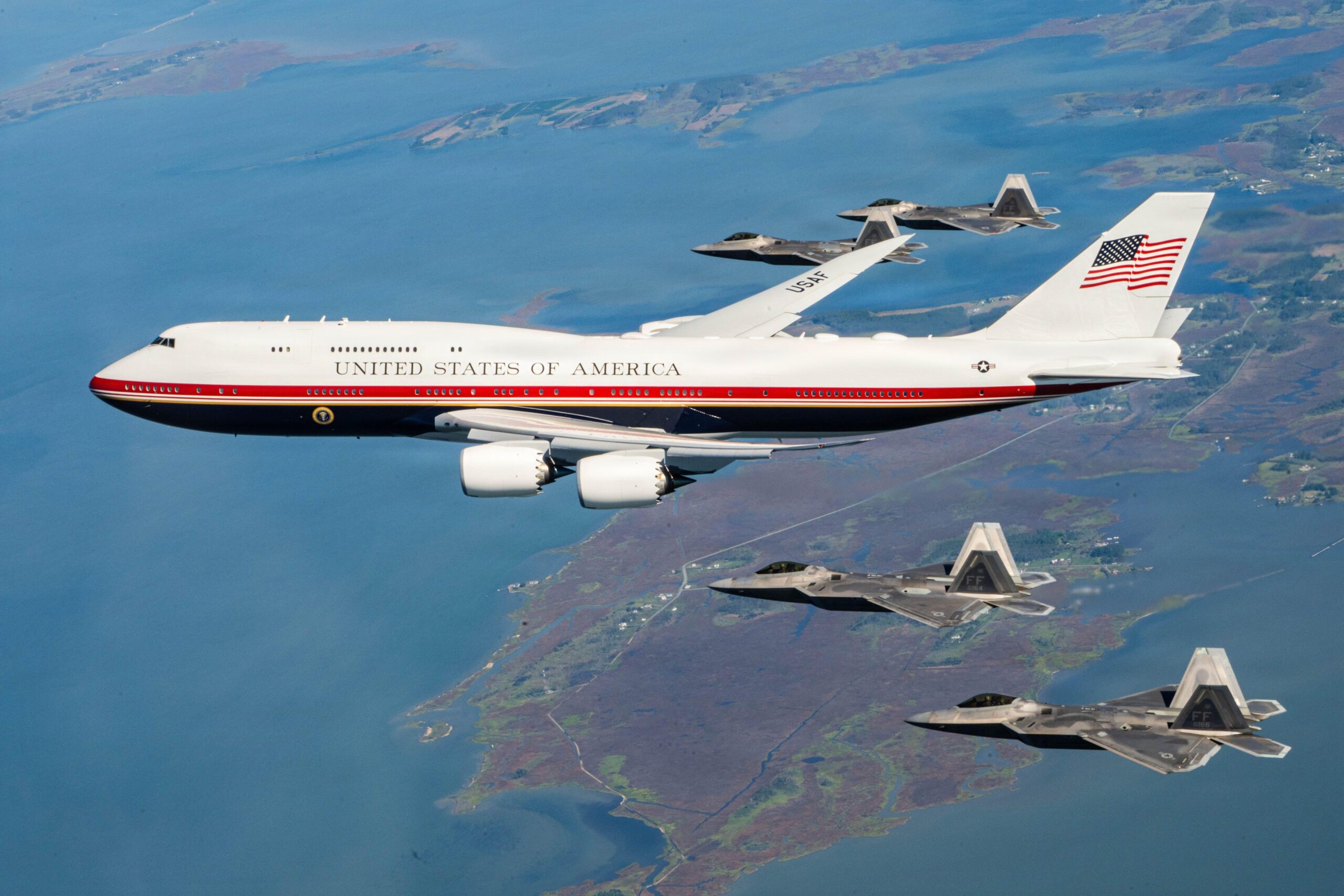 Jurnaliștii New York Times care au scris despre controversa avionului prezidențial donat lui Trump de Qatar, chemați în instanță
