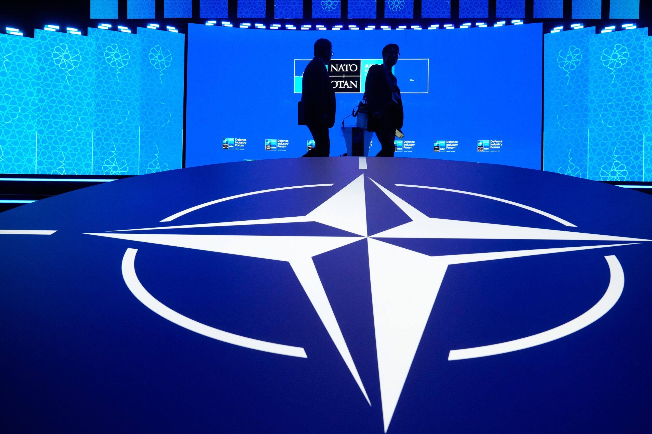 Summitul NATO de la Ankara: Aliații se reunesc într-un moment de tensiuni majore / Ucraina, cheltuielile pentru apărare și relația cu SUA, pe agenda discuțiilor