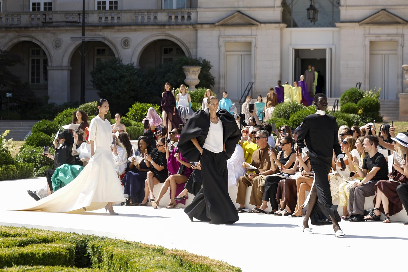 Primul show couture al lui Pierpaolo Piccioli pentru Balenciaga la Paris Haute Couture 2026-2027: este direcția casei reinventată?
