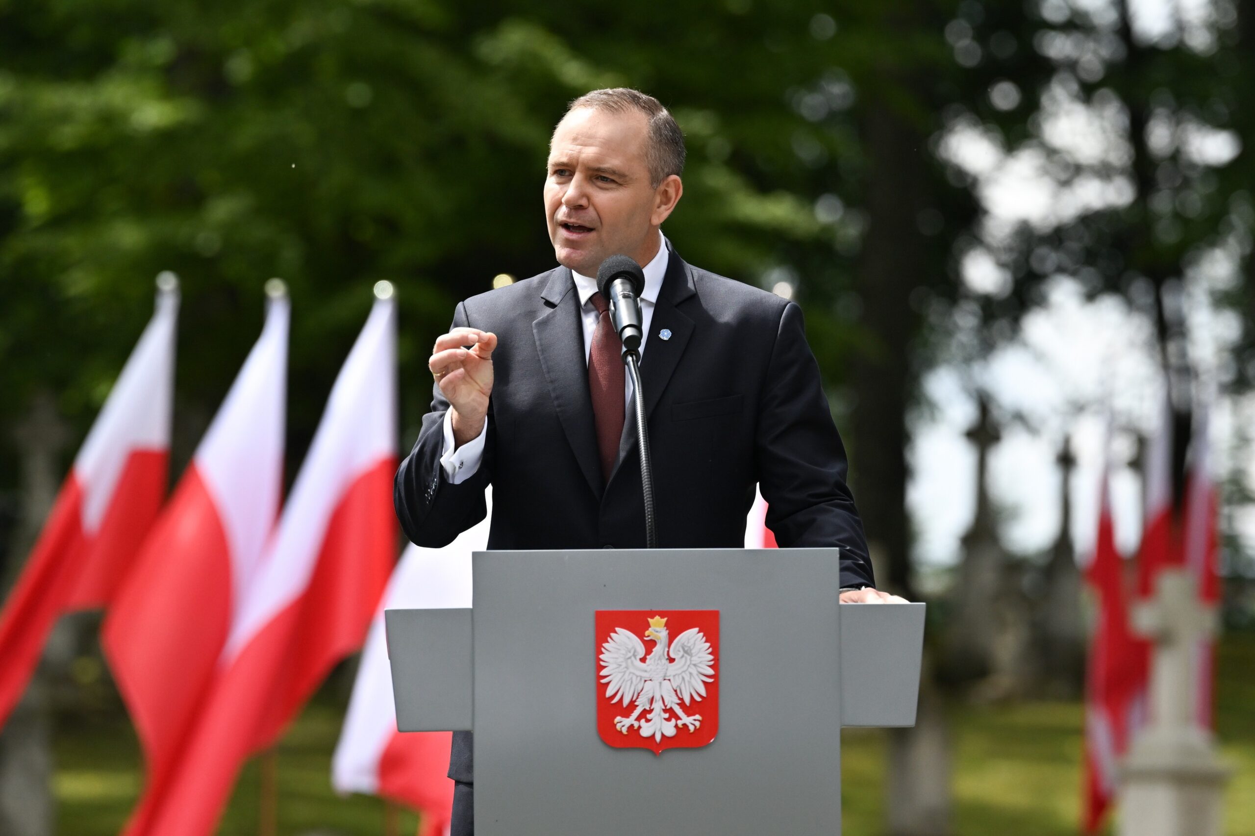 Noi tensiuni între Polonia și Ucraina: Președintele Nawrocki cere interzicerea steagului Armatei Insurgente Ucrainene / „Nu vrem să îl vedem aici”