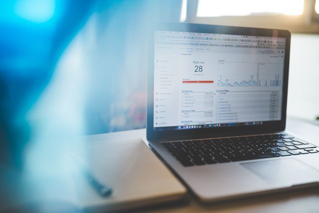 De ce rapoartele din Google Analytics și platformele de advertising arată rezultate diferite