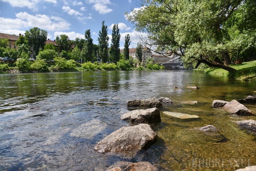 Crișul Repede are doar 17% din debitul normal / Crișul Alb a coborât la numai 5% din media multianuală / Seceta lovește râurile din Bihor / Restricții de apă în opt localități