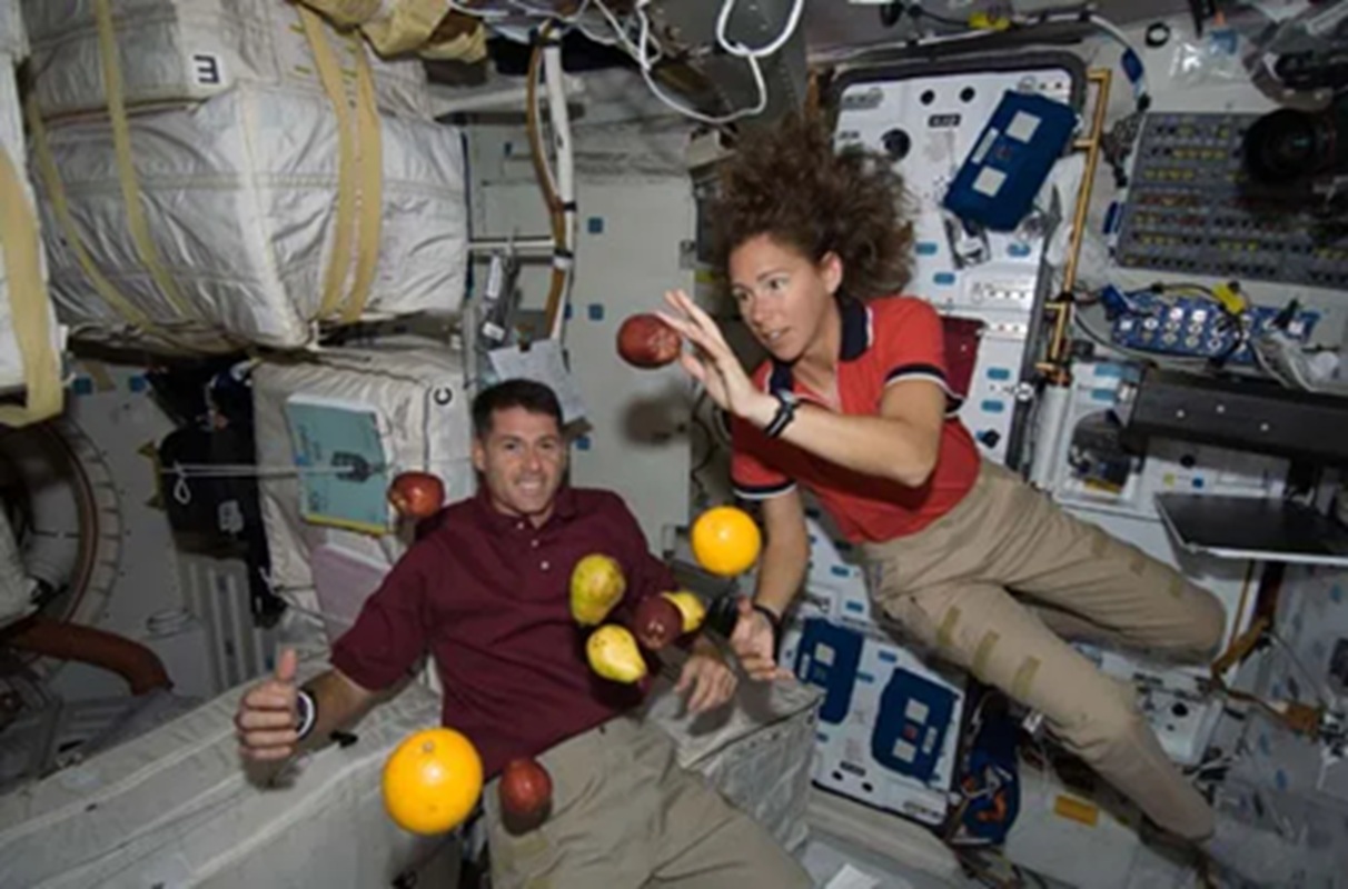 VIDEO | De ce astronauții nu pot găti și nici măcar nu pot presăra sare peste preparate / Adrian Șonka, astronom: „În spațiu, mâncarea nu mai are același gust”