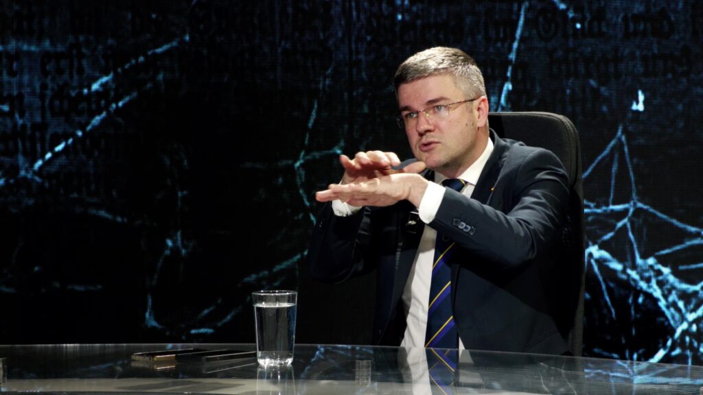 Ministrul interimar al Economiei, despre reținerea directorilor din Romarm: Actele de corupție din sectorul de apărare sunt de o gravitate deosebită deoarece vulnerabilizează direct capacitățile de apărare ale țării / Soluții de reformă avute în vedere