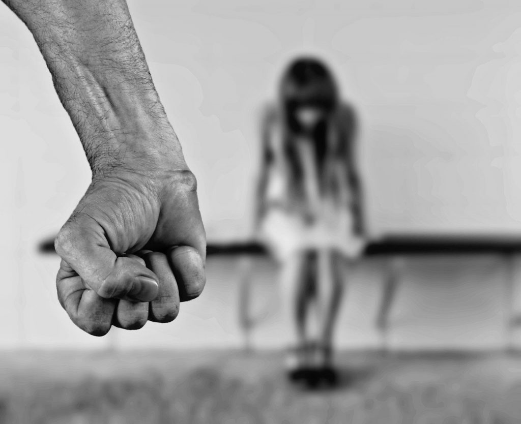Bărbat arestat pentru că a încălcat ordinul de protecție și și-a amenințat soția cu moartea