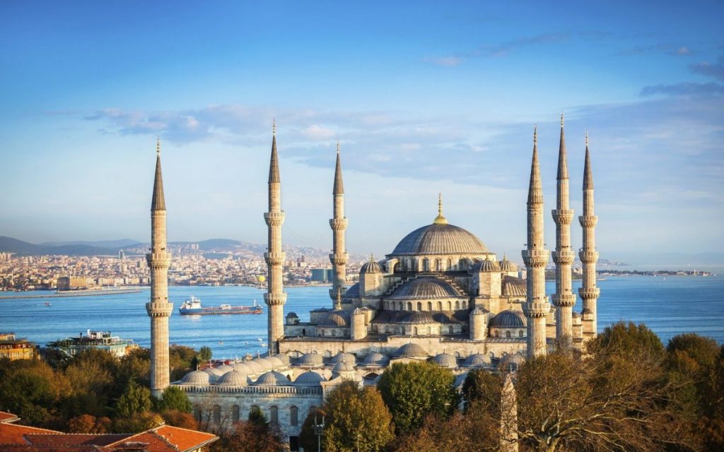 Papa Leon al XIV-lea este aşteptat sâmbătă la Moscheea Albastră din Istanbul, bijuterie emblematică a oraşului și celebru monument otoman