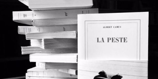 Epidemia de coronavirus a generat vânzări spectaculoase ale romanului „Ciuma”, de Albert Camus