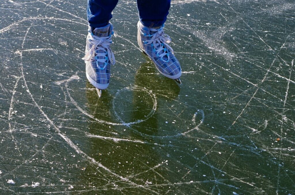 Ce să faci în weekend, în București: expoziții, patinaj și distracție pentru toată familia / E timpul târgurilor: turism, tradiții și cadouri