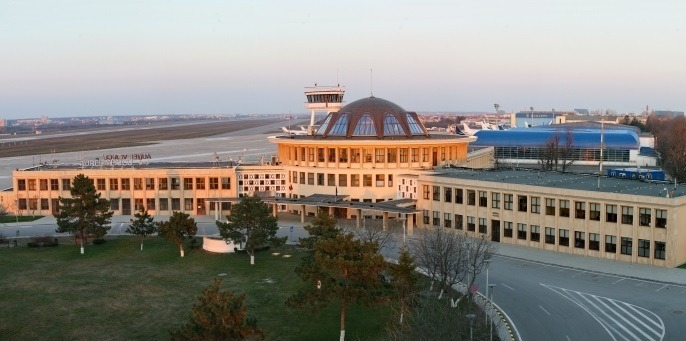Aeroportul Băneasa ar urma să opereze doar zboruri de zi / Persoanele care şi-au construit case în zona aerogării au solicitat închiderea acesteia din cauza zgomotului produs de avioane