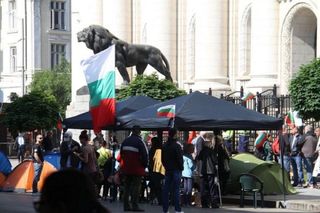 Trei polițiști răniți la Sofia în ciocniri cu manifestanți împotriva bugetului Bulgariei pe 2026