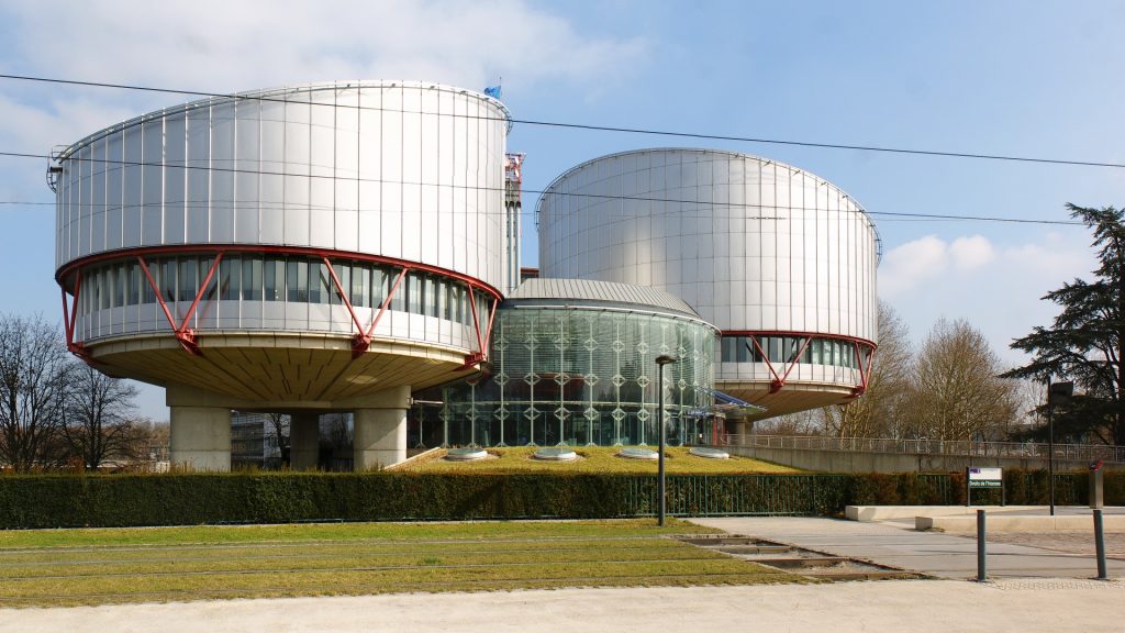 RAPORT România, în plutonul țărilor cu peste 50% din hotărările importante pronunțate de CEDO în ultimii zece ani care încă nu au fost puse în aplicare / Ungaria este campioană absolută, România conduce la cel mai mare număr de hotărâri importante în așteptare 