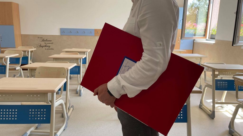 Daniel David: Eu nu pot să garantez că nu vor scădea salariile profesorilor în școli, în sensul că nu eu iau decizia. Dar ca ministru voi apăra acest lucru
