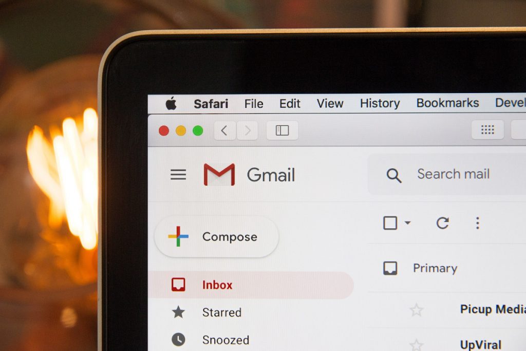 Google folosește e-mailurile utilizatorilor pentru a antrena AI / Cum puteți să blocați accesul