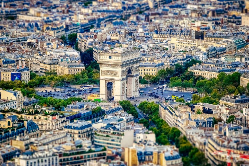 Arestări, la Paris, într-un caz de spionaj și ingerință în favoarea Rusiei / Activitatea, acoperită de un ONG care aparent sprijinea Ucraina