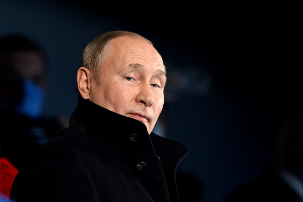 Kremlinul pretinde că Putin nu foloseşte AI / Un robot cu inteligență artificială a dansat pentru preşedintele rus