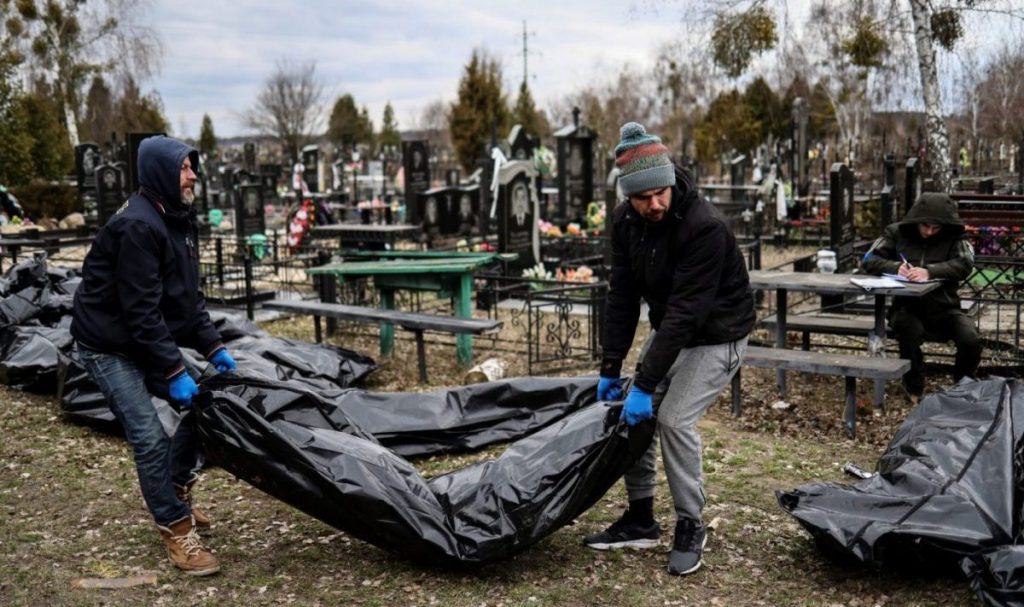 Ucraina a identificat un comandant rus ca suspect în masacrul de la Bucea, o suburbie a Kievului / 450 de cadavre au fost recuperate din gropi comune