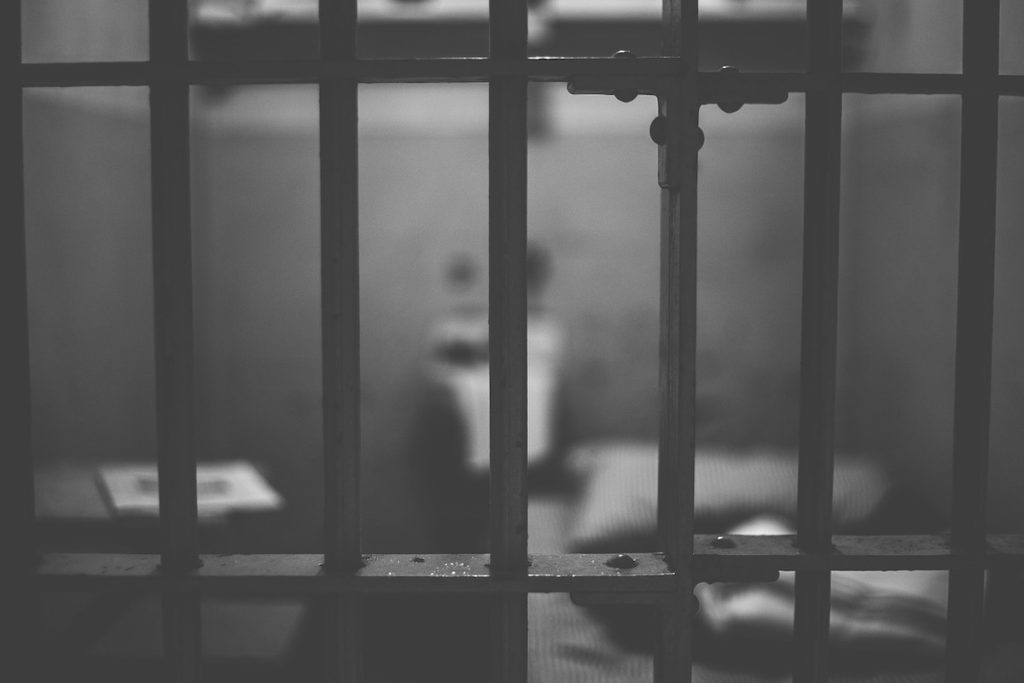 Doi deţinuţi au evadat dintr-o închisoare din Franţa după ce au tăiat gratiile / Unul dintre ei face parte dintr-o organizaţie criminală cu legături cu traficul de droguri