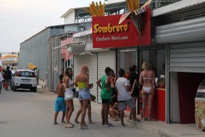 costinesti litoral mancare sombrero coada turisti