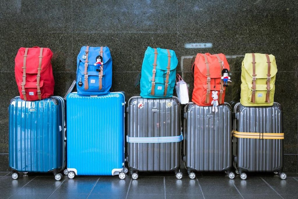 Haos pe aeroportul din Tenerife din cauza noului sistem de verificare a pașapoartelor / Cozi de peste 1.000 de pasageri / Unii călători au așteptat chiar și două ore pentru a trece