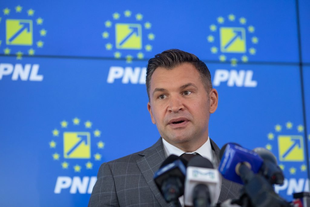 Deputatul PNL Ionuț Stroe îi cere președintelui Nicușor Dan să acționeze împotriva legii care prevede utilizarea a „minimum 40% de sportivi români” în competițiile naționale: „Echipele nu mai sunt făcute în vestiar, ci de politic, prin lege”