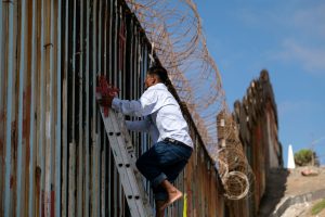 imigranti mexic sua zid granita