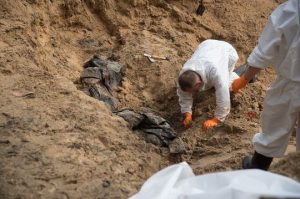 izium ucraina tortura razboi rusia cadavre gropi comune5