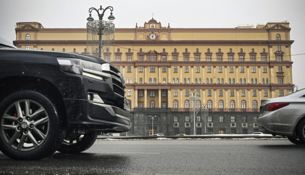 Piața auto din Rusia se va confrunta cu un an 2026 sumbru / Rușii cumpără mașini acum, pentru a evita taxele majorate de anul viitor