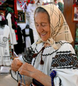 mainile micai broderie