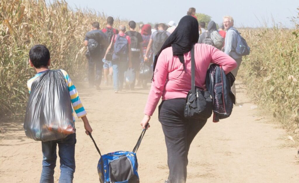 Trump anunţă că Statele Unite vor „întrerupe permanent” migraţia din „ţările lumii a treia”