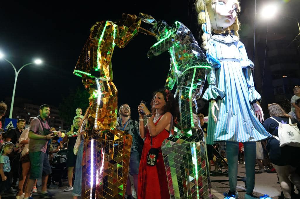 parada papusi craiova 2,Puppets Occupy Street