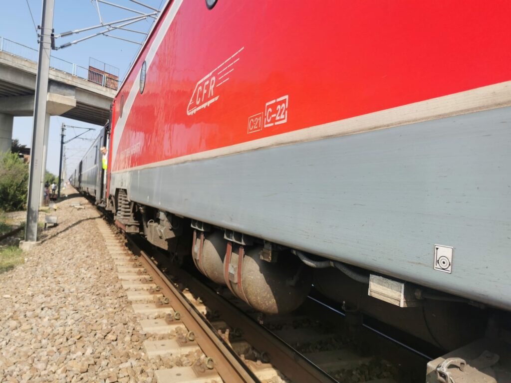 tren, cfr, tren stationat